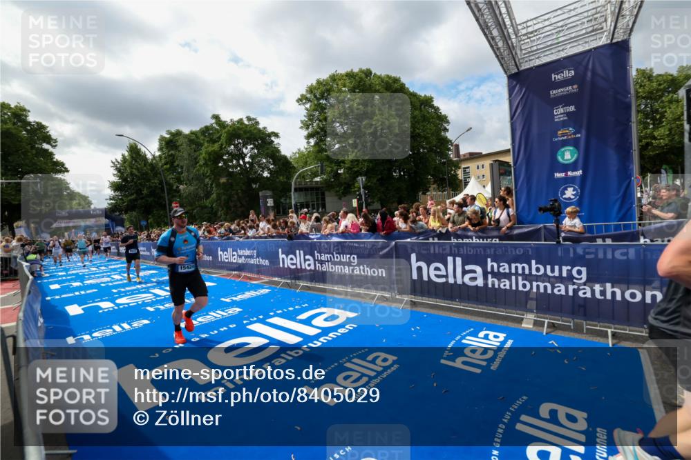 29.06.2025 - hella hamburg halbmarathon Zöllner http://msf.ph/oto/8405029 29.06.2025 10:40:12 Ziel 2826, 3547, 4381, 5007, 5409, 5508, 5916, 7495, 8933, 10968, 11731, 13514, 13667, 15424, 18979 meine-sportfotos.de