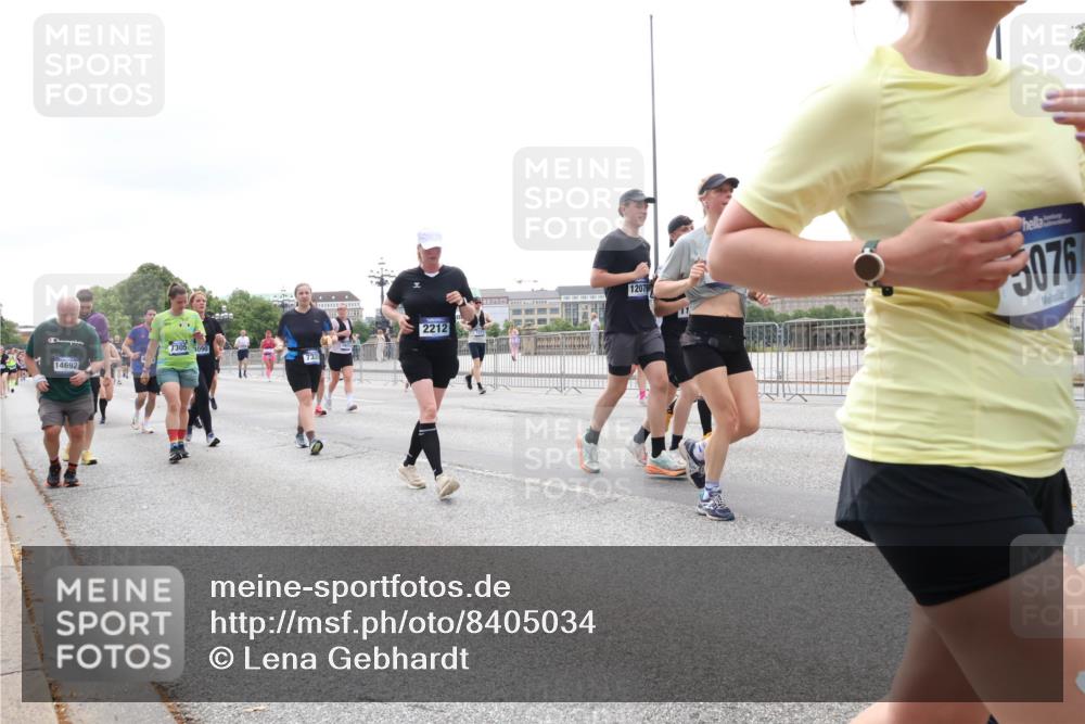 29.06.2025 - hella hamburg halbmarathon Lena Gebhardt http://msf.ph/oto/8405034 29.06.2025 10:50:19 Lombardsbrücke 14692, 7305, 733, 2212, 12079, 11, 5076, 1259, 1487, 1511, 1828, 2047, 2212, 3203, 3680, 3701, 3710, 3805, 3897, 4090, 4168, 4870, 4961, 5119, 5131, 5749, 5751, 5997, 6680, 6830, 7505, 7677, 7721, 7722, 7755, 8254, 8299, 8834, 9015, 9605, 9940, 10060, 10286, 10617, 10683, 10744, 11030, 11426, 11696, 11716, 11760, 12079, 13127, 13128, 13309, 13381, 13744, 13846, 13887, 14102, 14144, 14505, 14545, 14591, 14940, 15017, 15230, 15626 meine-sportfotos.de