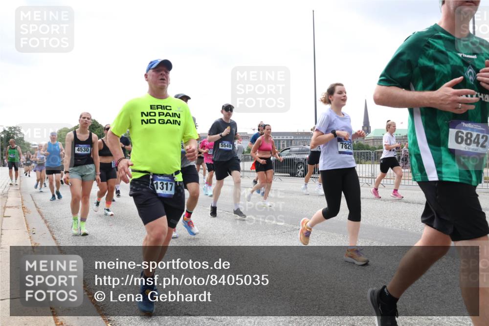 29.06.2025 - hella hamburg halbmarathon Lena Gebhardt http://msf.ph/oto/8405035 29.06.2025 10:41:12 Lombardsbrücke 4530, 1317, 14, 5549, 7829, 6842, 1075, 1317, 1323, 1536, 1542, 1731, 2229, 2258, 2299, 2805, 2858, 3121, 3344, 3432, 3532, 3533, 3623, 3694, 4234, 4412, 4415, 4530, 4610, 4638, 4774, 4775, 5086, 5225, 5549, 5688, 5689, 5753, 5928, 5942, 6088, 6098, 6250, 6289, 6474, 6793, 6842, 6894, 7022, 7023, 7293, 7661, 7821, 7829, 8053, 8054, 8293, 8385, 8429, 8430, 8586, 8751, 8769, 8878, 8992, 9009, 9237, 9962, 10181, 10269, 10407, 10483, 10644, 10835, 11053, 11166 meine-sportfotos.de