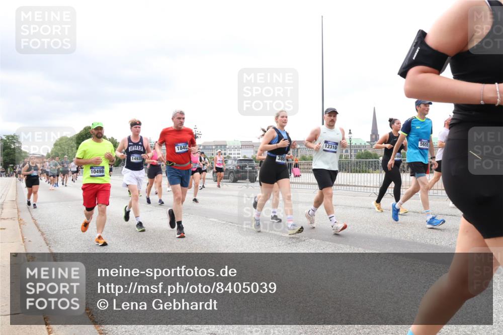 29.06.2025 - hella hamburg halbmarathon Lena Gebhardt http://msf.ph/oto/8405039 29.06.2025 10:58:35 Lombardsbrücke 10498, 14935, 1845, 386, 12310, 5655, 1001, 1326, 1365, 1380, 1514, 1646, 1845, 2043, 2169, 2273, 2275, 2449, 2649, 2929, 3416, 3540, 3565, 3868, 4042, 4043, 4117, 4225, 4294, 5104, 5159, 5655, 5732, 5782, 5988, 6010, 6330, 6341, 6554, 6588, 6633, 6638, 6702, 6825, 6927, 7095, 7096, 7262, 7443, 7617, 7664, 7783, 7870, 7933, 7957, 7967, 8076, 8439, 8440, 8441, 8442, 8489, 8592, 8701, 8752, 8888, 9123, 9221, 9225, 9239, 9563, 9636, 9889, 9960, 9982, 10498 meine-sportfotos.de