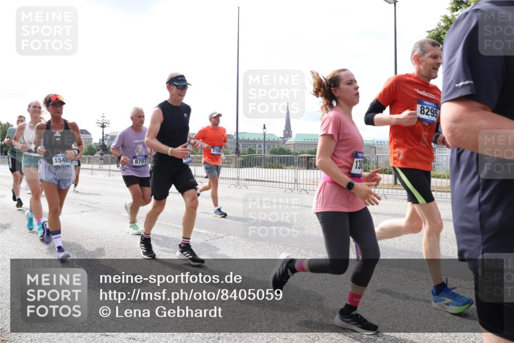 29.06.2025 - hella hamburg halbmarathon Lena Gebhardt http://msf.ph/oto/8405059 29.06.2025 10:16:34 Lombardsbrücke 15487, 8707, 7158, 138, 8295, 54, 1117, 1212, 1240, 1244, 1403, 1599, 1602, 1825, 2347, 2803, 2835, 2912, 3030, 3088, 3134, 3156, 3176, 3450, 3484, 3648, 3687, 4478, 4583, 4637, 5036, 5037, 5046, 5294, 6024, 6328, 6488, 6742, 6941, 6948, 7158, 7358, 7753, 8274, 8295, 8317, 8597, 8619, 8645, 8707, 8847, 8857, 9091, 9208, 9332, 9492, 9601, 9628, 9664, 9676, 9802, 9810, 9881, 10076, 10107, 10139, 10141, 10183, 10232, 10292, 10844, 10990, 11344, 11345 meine-sportfotos.de