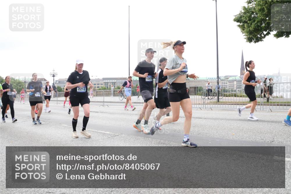 29.06.2025 - hella hamburg halbmarathon Lena Gebhardt http://msf.ph/oto/8405067 29.06.2025 10:50:19 Lombardsbrücke 2212, 16412, 7339, 12079, 830, 66, 1259, 1487, 1511, 1828, 2047, 2212, 3203, 3680, 3701, 3710, 3805, 3897, 4090, 4168, 4870, 4961, 5119, 5131, 5749, 5751, 5997, 6680, 6830, 7505, 7677, 7721, 7722, 7755, 8254, 8299, 8834, 9015, 9605, 9940, 10060, 10286, 10617, 10683, 10744, 11030, 11426, 11696, 11716, 11760, 12079, 13127, 13128, 13309, 13381, 13744, 13846, 13887, 14102, 14144, 14505, 14545, 14591, 14940, 15017, 15230, 15626 meine-sportfotos.de