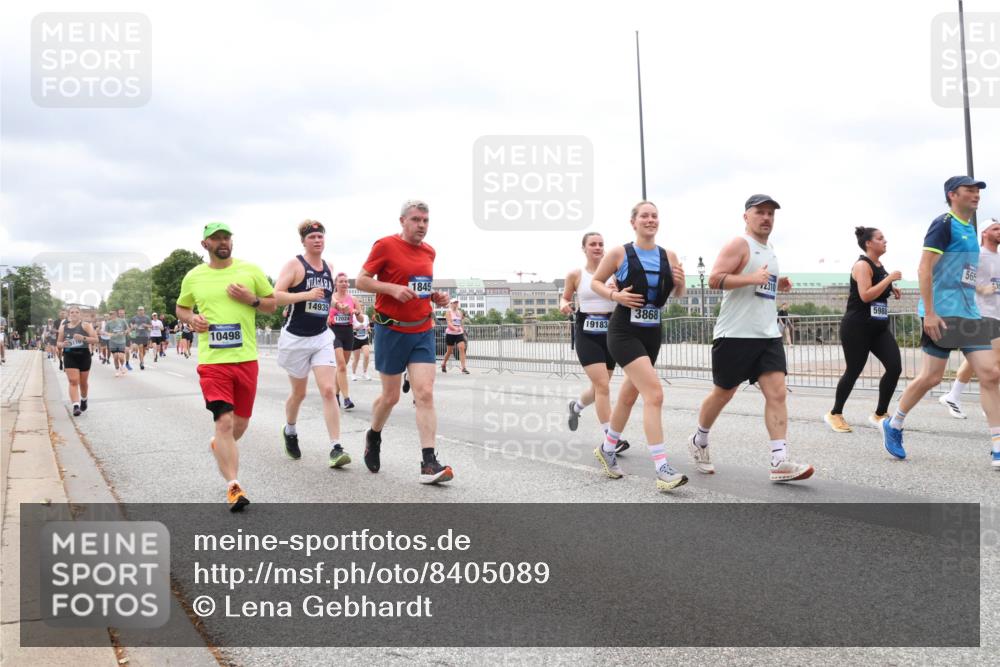 29.06.2025 - hella hamburg halbmarathon Lena Gebhardt http://msf.ph/oto/8405089 29.06.2025 10:58:35 Lombardsbrücke 10498, 14935, 12024, 1845, 19183, 3868, 2310, 5988, 565, 1001, 1326, 1365, 1380, 1514, 1646, 1845, 2043, 2169, 2273, 2275, 2449, 2649, 2929, 3416, 3540, 3565, 3868, 4042, 4043, 4117, 4225, 4294, 5104, 5159, 5655, 5732, 5782, 5988, 6010, 6330, 6341, 6554, 6588, 6633, 6638, 6702, 6825, 6927, 7095, 7096, 7262, 7443, 7617, 7664, 7783, 7870, 7933, 7957, 7967, 8076, 8439, 8440, 8441, 8442, 8489, 8592, 8701, 8752, 8888, 9123, 9221, 9225, 9239, 9563, 9636, 9889, 9960, 9982, 10498 meine-sportfotos.de