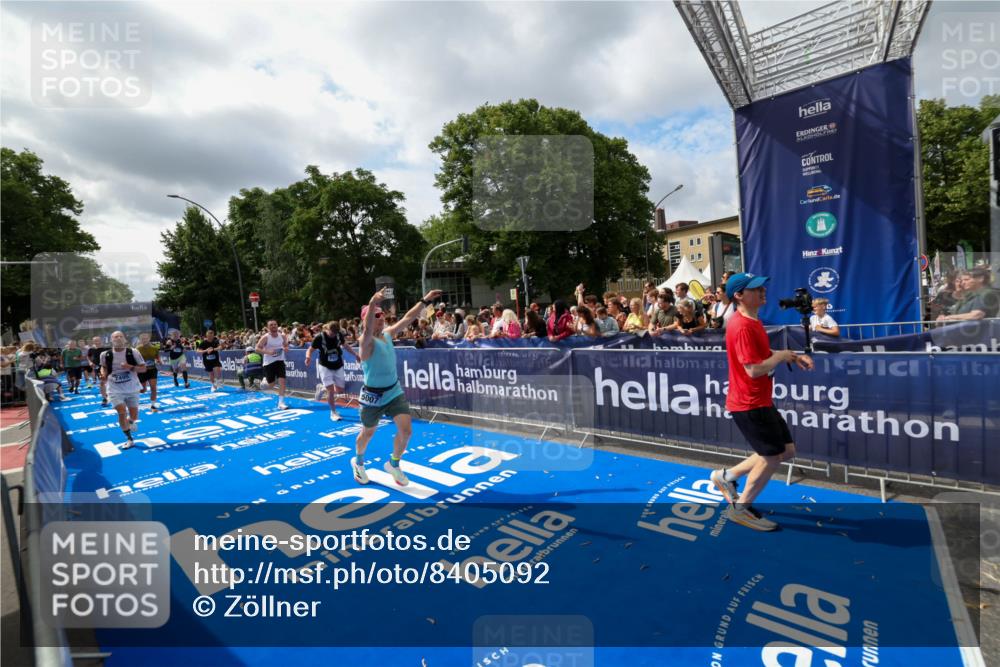 29.06.2025 - hella hamburg halbmarathon Zöllner http://msf.ph/oto/8405092 29.06.2025 10:40:16 Ziel 3547, 4381, 5007, 5409, 5410, 5508, 5803, 5916, 7495, 8465, 10968, 11731, 12704, 13667, 14699, 18614, 18979 meine-sportfotos.de