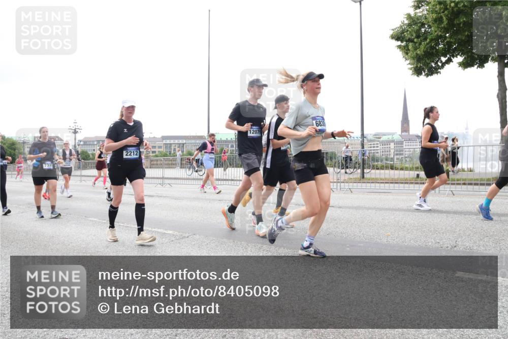 29.06.2025 - hella hamburg halbmarathon Lena Gebhardt http://msf.ph/oto/8405098 29.06.2025 10:50:19 Lombardsbrücke 2212, 7339, 12079, 6830, 1259, 1487, 1511, 1828, 2047, 2212, 3203, 3680, 3701, 3710, 3805, 3897, 4090, 4168, 4870, 4961, 5119, 5131, 5749, 5751, 5997, 6680, 6830, 7505, 7677, 7721, 7722, 7755, 8254, 8299, 8834, 9015, 9605, 9940, 10060, 10286, 10617, 10683, 10744, 11030, 11426, 11696, 11716, 11760, 12079, 13127, 13128, 13309, 13381, 13744, 13846, 13887, 14102, 14144, 14505, 14545, 14591, 14940, 15017, 15230, 15626 meine-sportfotos.de