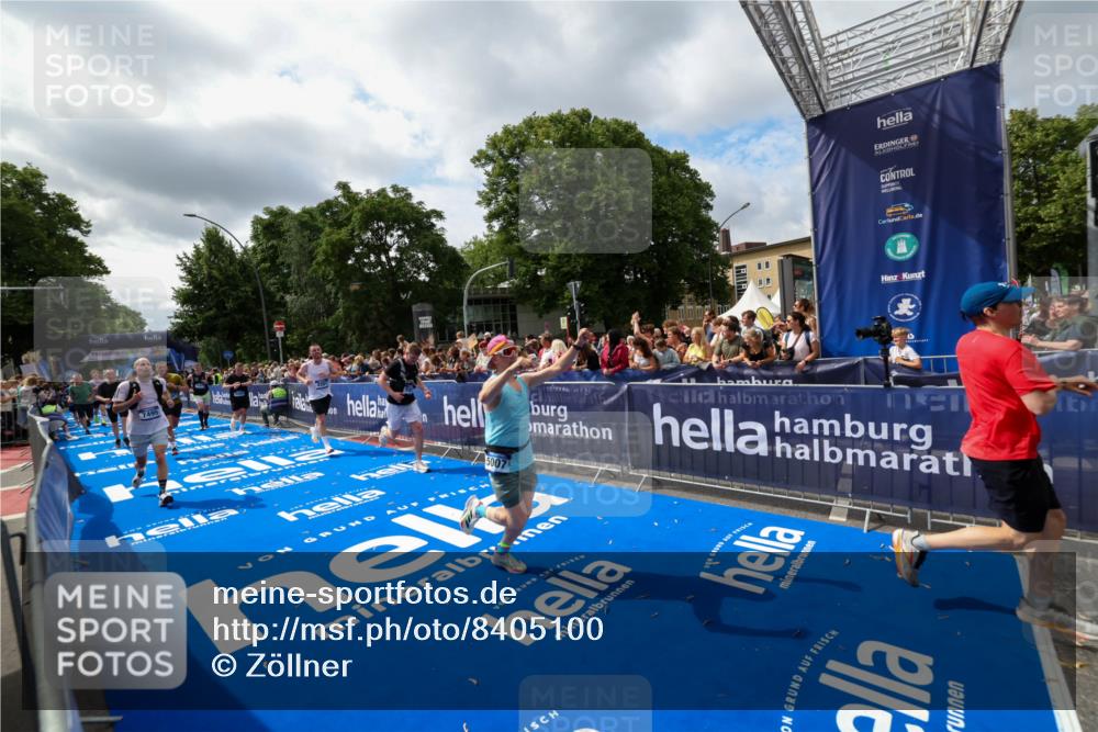 29.06.2025 - hella hamburg halbmarathon Zöllner http://msf.ph/oto/8405100 29.06.2025 10:40:16 Ziel 3547, 4381, 5007, 5409, 5410, 5508, 5803, 5916, 7495, 8465, 10968, 11731, 12704, 13667, 14699, 18614, 18979 meine-sportfotos.de