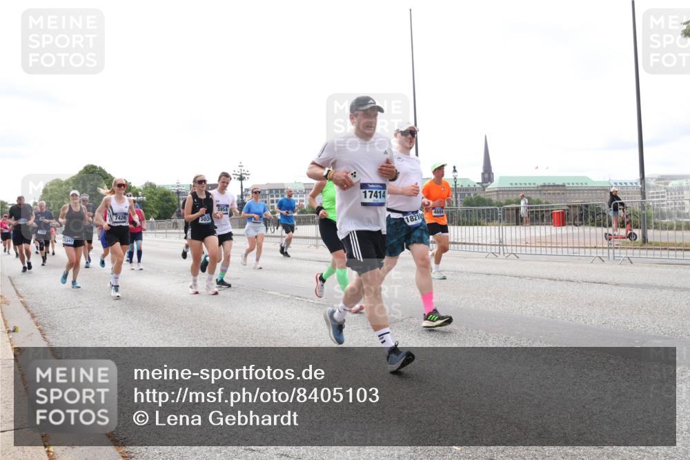 29.06.2025 - hella hamburg halbmarathon Lena Gebhardt http://msf.ph/oto/8405103 29.06.2025 10:24:14 Lombardsbrücke 11347, 7426, 503, 5954, 17414, 18210, 4684, 1005, 1009, 1064, 1389, 1444, 1545, 2132, 2477, 2489, 3013, 3185, 3285, 3579, 3786, 4122, 4162, 4464, 4597, 4684, 4719, 4990, 4993, 5039, 5055, 5258, 5260, 5358, 5661, 5954, 6478, 6524, 6526, 7013, 7426, 7528, 7920, 7975, 8141, 8149, 8167, 8187, 8297, 8502, 8717, 9063, 9217, 9603, 11044, 11306, 11347, 11415, 11454, 12210, 13149, 13380, 13573, 13711, 14143, 15739, 15853 meine-sportfotos.de