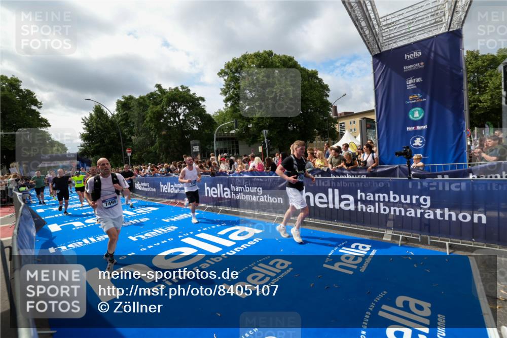 29.06.2025 - hella hamburg halbmarathon Zöllner http://msf.ph/oto/8405107 29.06.2025 10:40:17 Ziel 3547, 4381, 5007, 5409, 5410, 5508, 5803, 5916, 7495, 8465, 10968, 11731, 12704, 13667, 14699, 18614, 18979 meine-sportfotos.de