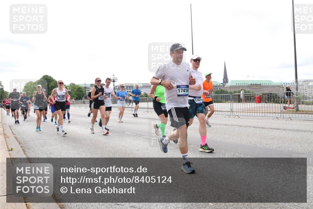 29.06.2025 - hella hamburg halbmarathon Lena Gebhardt http://msf.ph/oto/8405124 29.06.2025 10:24:14 Lombardsbrücke 11347, 7426, 503, 5954, 37, 17414, 1821, 1005, 1009, 1064, 1389, 1444, 1545, 2132, 2477, 2489, 3013, 3185, 3285, 3579, 3786, 4122, 4162, 4464, 4597, 4684, 4719, 4990, 4993, 5039, 5055, 5258, 5260, 5358, 5661, 5954, 6478, 6524, 6526, 7013, 7426, 7528, 7920, 7975, 8141, 8149, 8167, 8187, 8297, 8502, 8717, 9063, 9217, 9603, 11044, 11306, 11347, 11415, 11454, 12210, 13149, 13380, 13573, 13711, 14143, 15739, 15853 meine-sportfotos.de