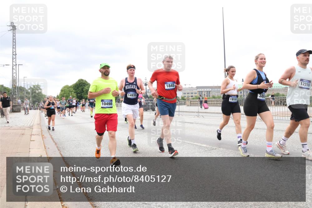 29.06.2025 - hella hamburg halbmarathon Lena Gebhardt http://msf.ph/oto/8405127 29.06.2025 10:58:36 Lombardsbrücke 1845, 10498, 14935, 19183, 386, 12310, 1001, 1326, 1365, 1380, 1514, 1646, 1845, 2043, 2169, 2273, 2275, 2449, 2649, 2929, 3416, 3540, 3565, 3868, 4042, 4043, 4117, 4225, 4294, 5104, 5159, 5655, 5732, 5782, 5988, 6010, 6330, 6341, 6554, 6588, 6633, 6638, 6702, 6825, 6927, 7095, 7096, 7262, 7443, 7617, 7664, 7783, 7870, 7933, 7957, 7967, 8076, 8439, 8440, 8441, 8442, 8489, 8592, 8701, 8752, 8888, 9123, 9221, 9225, 9239, 9563, 9636, 9889, 9960, 9982, 10498 meine-sportfotos.de
