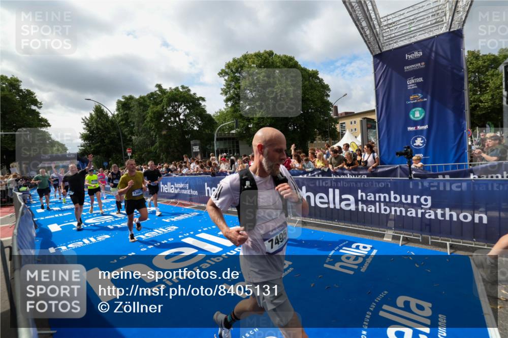 29.06.2025 - hella hamburg halbmarathon Zöllner http://msf.ph/oto/8405131 29.06.2025 10:40:18 Ziel 3547, 4381, 5409, 5410, 5803, 5916, 7495, 8465, 10968, 11731, 12704, 13667, 14699, 18614, 18979 meine-sportfotos.de