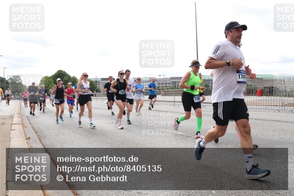 29.06.2025 - hella hamburg halbmarathon Lena Gebhardt http://msf.ph/oto/8405135 29.06.2025 10:24:15 Lombardsbrücke 11347, 1482, 5039, 3579, 3185, 1741, 1005, 1009, 1064, 1389, 1444, 1545, 2132, 2477, 2489, 3013, 3185, 3285, 3579, 3786, 4122, 4162, 4464, 4597, 4684, 4719, 4990, 4993, 5039, 5055, 5258, 5260, 5358, 5661, 5954, 6478, 6524, 6526, 7013, 7426, 7528, 7920, 7975, 8141, 8149, 8167, 8187, 8297, 8502, 8717, 9063, 9217, 9603, 11044, 11306, 11347, 11415, 11454, 12210, 13149, 13380, 13573, 13638, 13711, 14143 meine-sportfotos.de