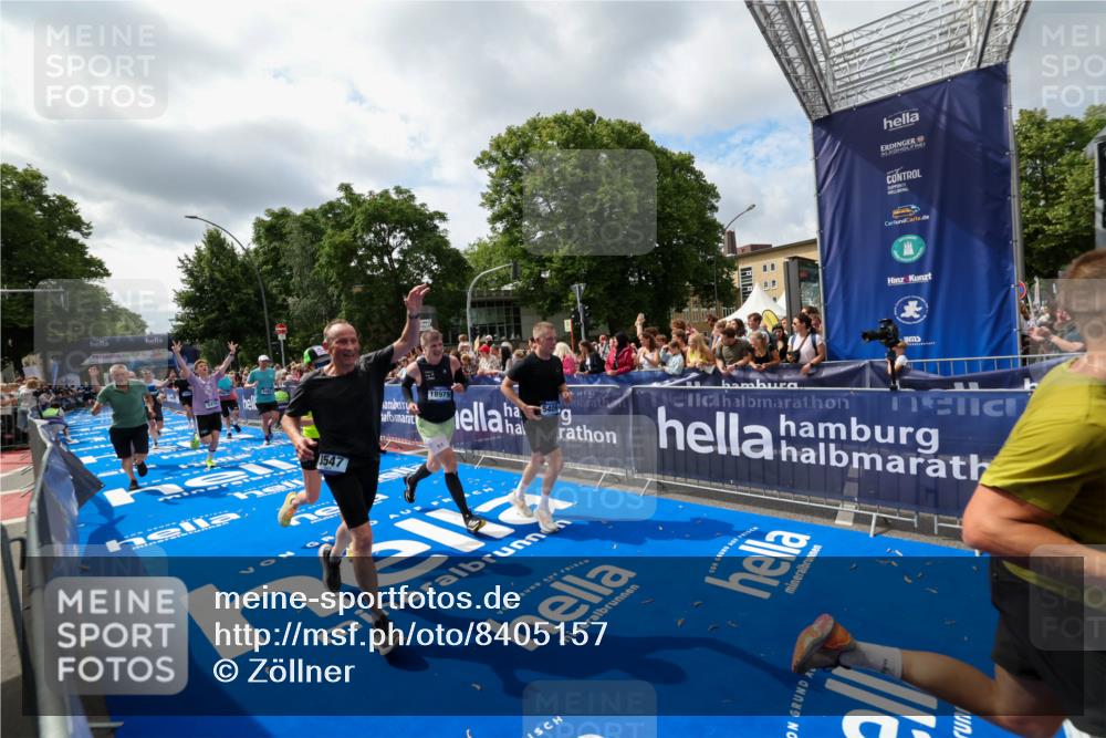 29.06.2025 - hella hamburg halbmarathon Zöllner http://msf.ph/oto/8405157 29.06.2025 10:40:19 Ziel 3547, 4381, 5409, 5410, 5803, 8465, 10968, 11731, 12704, 13667, 14699, 18614, 18979 meine-sportfotos.de
