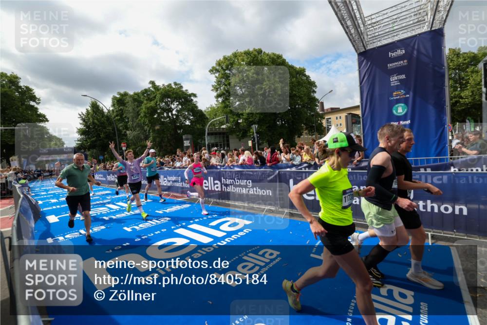 29.06.2025 - hella hamburg halbmarathon Zöllner http://msf.ph/oto/8405184 29.06.2025 10:40:20 Ziel 3547, 5409, 5410, 5803, 8465, 10968, 11731, 12704, 13667, 14699, 18614, 18979 meine-sportfotos.de