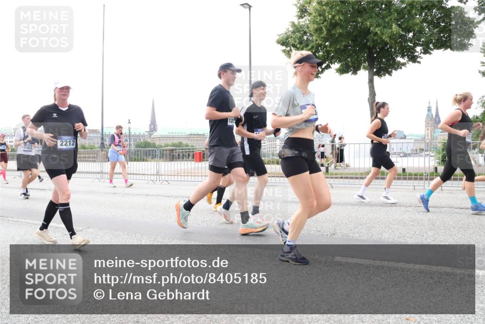 29.06.2025 - hella hamburg halbmarathon Lena Gebhardt http://msf.ph/oto/8405185 29.06.2025 10:50:19 Lombardsbrücke 1481, 14505, 1, 2212, 120, 1259, 1487, 1511, 1828, 2047, 2212, 3203, 3680, 3701, 3710, 3805, 3897, 4090, 4168, 4870, 4961, 5119, 5131, 5749, 5751, 5997, 6680, 6830, 7505, 7677, 7721, 7722, 7755, 8254, 8299, 8834, 9015, 9605, 9940, 10060, 10286, 10617, 10683, 10744, 11030, 11426, 11696, 11716, 11760, 12079, 13127, 13128, 13309, 13381, 13744, 13846, 13887, 14102, 14144, 14505, 14545, 14591, 14940, 15017, 15230, 15626 meine-sportfotos.de