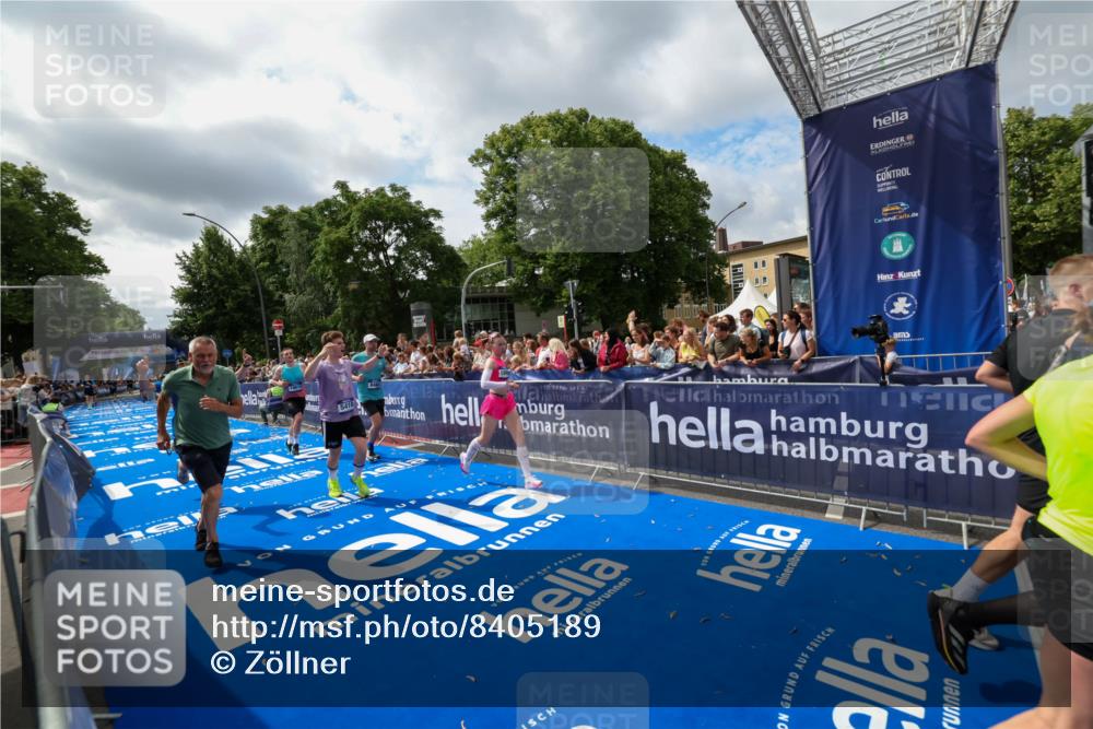 29.06.2025 - hella hamburg halbmarathon Zöllner http://msf.ph/oto/8405189 29.06.2025 10:40:20 Ziel 3547, 5409, 5410, 5803, 8465, 10968, 11731, 12704, 13667, 14699, 18614, 18979 meine-sportfotos.de