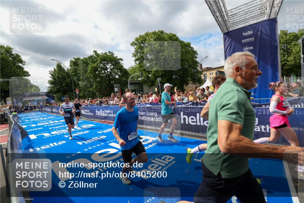 29.06.2025 - hella hamburg halbmarathon Zöllner http://msf.ph/oto/8405200 29.06.2025 10:40:21 Ziel 3547, 5410, 5803, 8370, 8465, 10968, 11731, 12704, 14699, 18614 meine-sportfotos.de