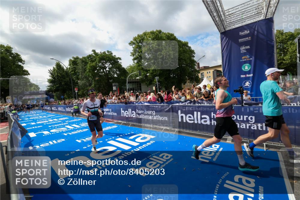 29.06.2025 - hella hamburg halbmarathon Zöllner http://msf.ph/oto/8405203 29.06.2025 10:40:22 Ziel 5410, 5803, 8370, 8465, 12704, 14699, 17916, 18614 meine-sportfotos.de