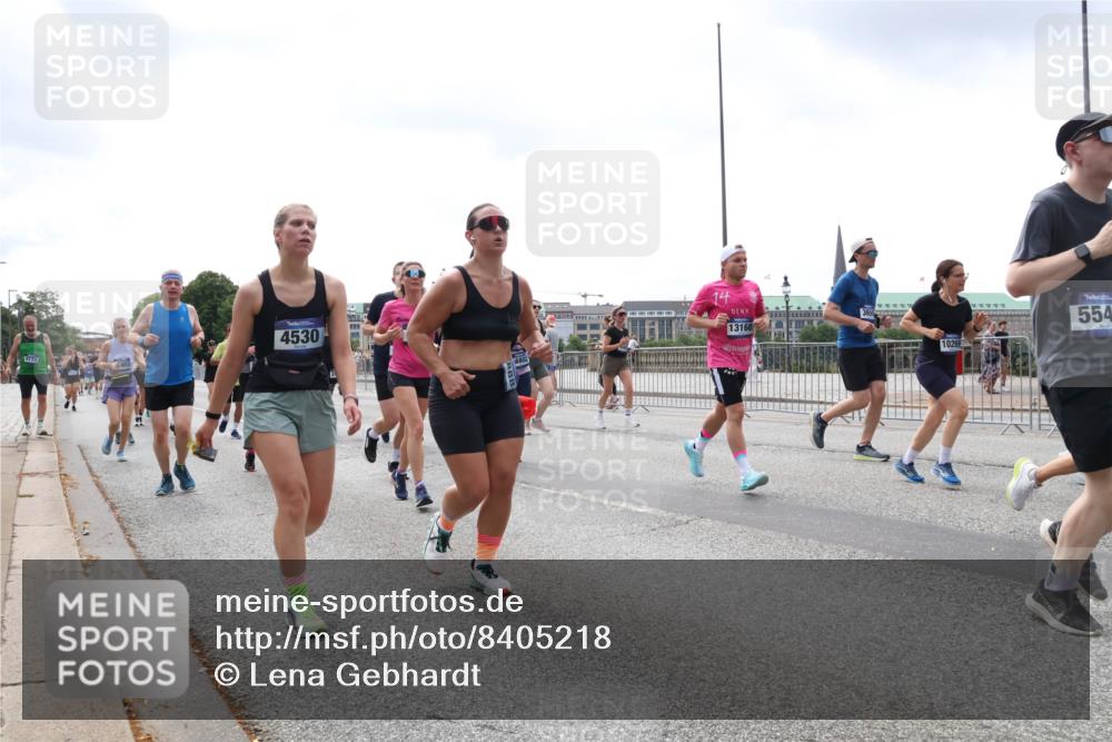 29.06.2025 - hella hamburg halbmarathon Lena Gebhardt http://msf.ph/oto/8405218 29.06.2025 10:41:13 Lombardsbrücke 14, 4530, 4775, 13168, 10269, 554, 1075, 1317, 1536, 1542, 1731, 2229, 2258, 2299, 2805, 2858, 3121, 3344, 3432, 3532, 3533, 3623, 3694, 4234, 4412, 4415, 4530, 4610, 4638, 4774, 4775, 5086, 5225, 5549, 5688, 5689, 5753, 5928, 5942, 6088, 6098, 6250, 6289, 6474, 6793, 6842, 6894, 7022, 7023, 7293, 7661, 7821, 7829, 8053, 8054, 8293, 8385, 8429, 8430, 8586, 8751, 8769, 8878, 8992, 9009, 9237, 9962, 10181, 10269, 10348, 10407, 10483, 10644, 10835, 11053, 11166 meine-sportfotos.de