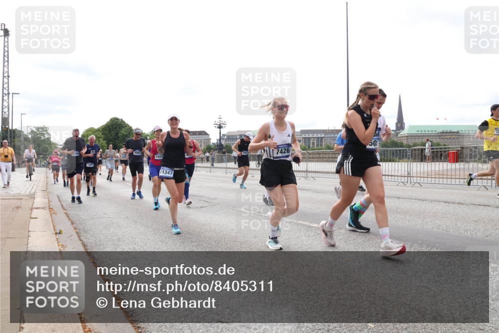 29.06.2025 - hella hamburg halbmarathon Lena Gebhardt http://msf.ph/oto/8405311 29.06.2025 10:24:16 Lombardsbrücke 1389, 4993, 1443, 11347, 7426, 50, 1005, 1009, 1064, 1389, 1444, 1545, 2132, 2477, 2489, 3013, 3185, 3285, 3421, 3579, 3786, 4122, 4162, 4464, 4597, 4684, 4719, 4990, 4993, 5039, 5055, 5258, 5260, 5358, 5661, 5954, 6478, 6524, 6526, 7013, 7426, 7528, 7920, 7975, 8141, 8149, 8167, 8187, 8297, 8502, 8717, 9063, 9217, 9603, 11044, 11306, 11347, 11415, 11454, 12210, 13111, 13113, 13380, 13573, 13638, 13711, 14143 meine-sportfotos.de