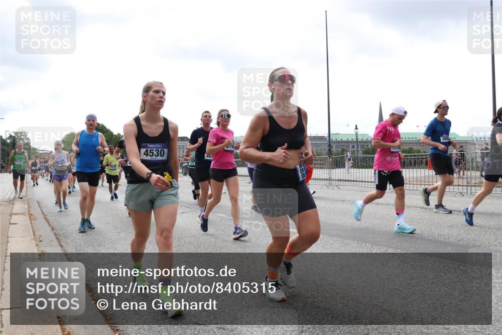 29.06.2025 - hella hamburg halbmarathon Lena Gebhardt http://msf.ph/oto/8405315 29.06.2025 10:41:14 Lombardsbrücke 4775, 15953, 1731, 4530, 463, 0769, 3694, 1317, 1536, 1542, 1731, 2229, 2258, 2299, 2805, 2858, 3344, 3432, 3532, 3533, 3623, 3694, 4234, 4412, 4415, 4530, 4610, 4638, 4774, 4775, 5086, 5225, 5549, 5688, 5689, 5753, 5928, 5942, 6088, 6098, 6250, 6289, 6474, 6793, 6842, 6894, 7022, 7023, 7293, 7661, 7821, 7829, 8053, 8054, 8293, 8385, 8429, 8430, 8586, 8751, 8769, 8878, 8992, 9009, 9237, 9962, 10181, 10269, 10348, 10407, 10483, 10644, 10835, 11053, 11166 meine-sportfotos.de