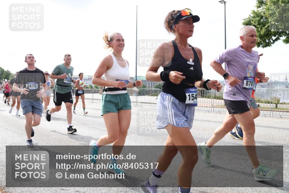 29.06.2025 - hella hamburg halbmarathon Lena Gebhardt http://msf.ph/oto/8405317 29.06.2025 10:16:35 Lombardsbrücke 4478, 17838, 16740, 154, 8707, 1117, 1212, 1240, 1244, 1403, 1599, 1602, 1825, 2347, 2803, 2835, 2912, 3030, 3088, 3134, 3156, 3176, 3450, 3484, 3648, 3687, 4478, 4583, 4637, 5036, 5037, 5046, 5294, 6024, 6328, 6488, 6742, 6941, 6948, 7158, 7358, 7753, 8274, 8295, 8317, 8597, 8619, 8645, 8707, 8847, 8857, 9091, 9208, 9332, 9492, 9601, 9628, 9664, 9676, 9802, 9810, 9881, 10076, 10107, 10139, 10141, 10183, 10232, 10292, 10844, 10990, 11344, 11345 meine-sportfotos.de
