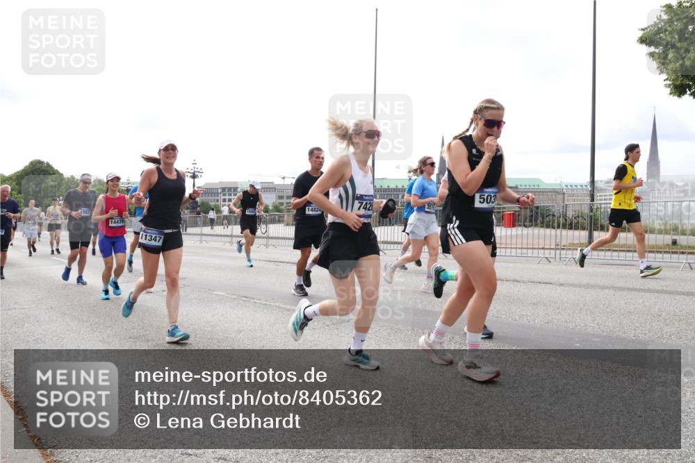 29.06.2025 - hella hamburg halbmarathon Lena Gebhardt http://msf.ph/oto/8405362 29.06.2025 10:24:16 Lombardsbrücke 4993, 14439, 11347, 14824, 742, 503, 1005, 1009, 1064, 1389, 1444, 1545, 2132, 2477, 2489, 3013, 3185, 3285, 3421, 3579, 3786, 4122, 4162, 4464, 4597, 4684, 4719, 4990, 4993, 5039, 5055, 5258, 5260, 5358, 5661, 5954, 6478, 6524, 6526, 7013, 7426, 7528, 7920, 7975, 8141, 8149, 8167, 8187, 8297, 8502, 8717, 9063, 9217, 9603, 11044, 11306, 11347, 11415, 11454, 12210, 13111, 13113, 13380, 13573, 13638, 13711, 14143 meine-sportfotos.de