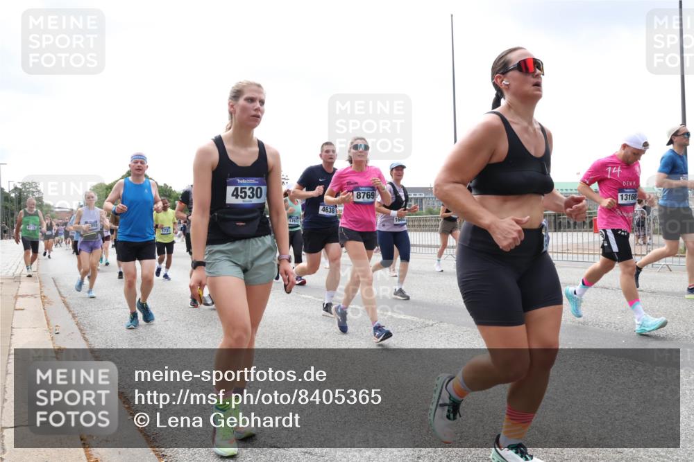 29.06.2025 - hella hamburg halbmarathon Lena Gebhardt http://msf.ph/oto/8405365 29.06.2025 10:41:14 Lombardsbrücke 4775, 1731, 4530, 17872, 4638, 8769, 14, 13168, 1317, 1536, 1542, 1731, 2229, 2258, 2299, 2805, 2858, 3344, 3432, 3532, 3533, 3623, 3694, 4234, 4412, 4415, 4530, 4610, 4638, 4774, 4775, 5086, 5225, 5549, 5688, 5689, 5753, 5928, 5942, 6088, 6098, 6250, 6289, 6474, 6793, 6842, 6894, 7022, 7023, 7293, 7661, 7821, 7829, 8053, 8054, 8293, 8385, 8429, 8430, 8586, 8751, 8769, 8878, 8992, 9009, 9237, 9962, 10181, 10269, 10348, 10407, 10483, 10644, 10835, 11053, 11166 meine-sportfotos.de