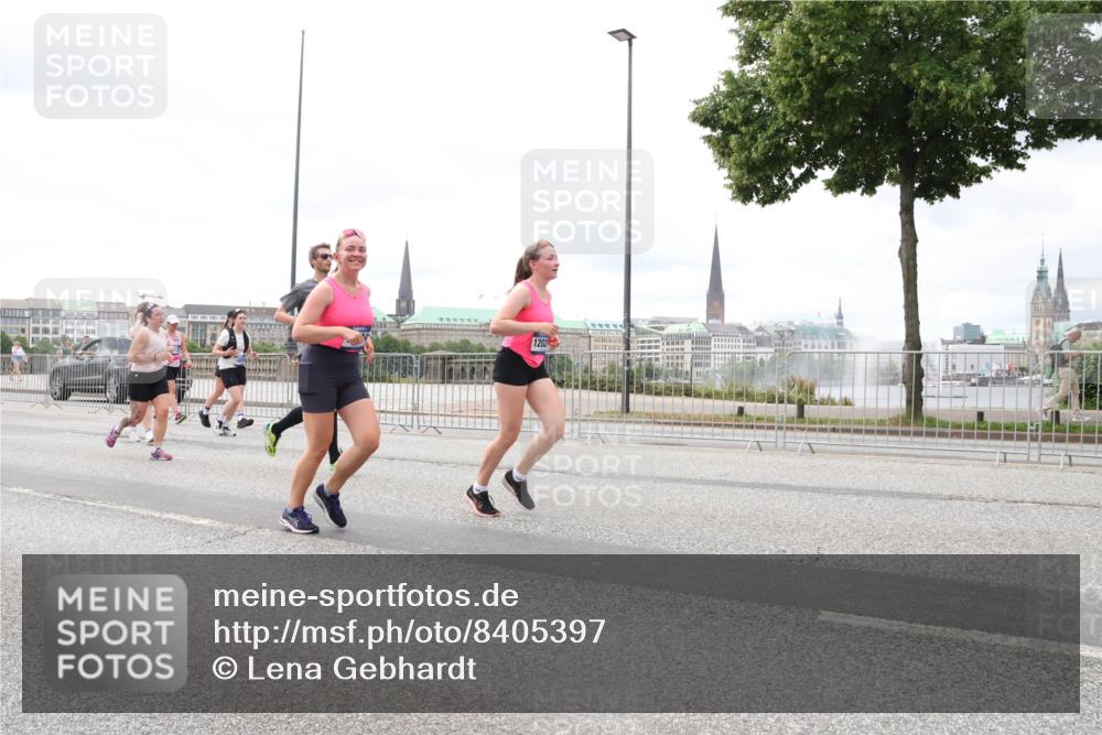 29.06.2025 - hella hamburg halbmarathon Lena Gebhardt http://msf.ph/oto/8405397 29.06.2025 10:58:38 Lombardsbrücke 1202, 1001, 1326, 1365, 1380, 1514, 1646, 1845, 2043, 2057, 2273, 2275, 2449, 2649, 2929, 3416, 3540, 3565, 3868, 4042, 4043, 4117, 4225, 4294, 5104, 5159, 5655, 5732, 5782, 5988, 6010, 6330, 6341, 6554, 6588, 6633, 6638, 6702, 6825, 6927, 7095, 7096, 7262, 7443, 7617, 7664, 7783, 7870, 7933, 7957, 7967, 8076, 8441, 8489, 8592, 8701, 8752, 8888, 9123, 9221, 9225, 9239, 9563, 9636, 9889, 9960, 9982, 10498 meine-sportfotos.de