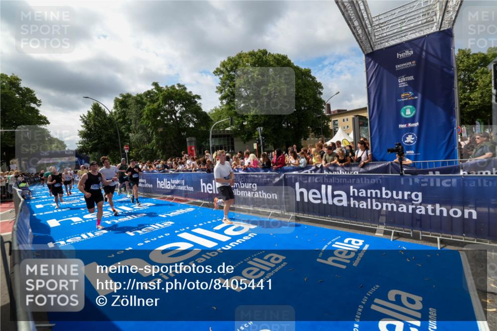 29.06.2025 - hella hamburg halbmarathon Zöllner http://msf.ph/oto/8405441 29.06.2025 10:40:36 Ziel 7284, 8966, 10978, 11767, 12365, 12540, 15015, 15164, 15542, 17214, 17724, 18192 meine-sportfotos.de