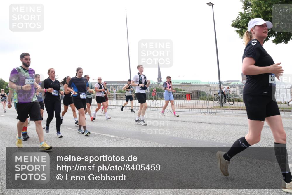 29.06.2025 - hella hamburg halbmarathon Lena Gebhardt http://msf.ph/oto/8405459 29.06.2025 10:50:21 Lombardsbrücke 17256, 168, 4090, 7339, 22, 1259, 1487, 1511, 1828, 2047, 3203, 3680, 3701, 3710, 3805, 3897, 4090, 4168, 4870, 4961, 5119, 5131, 5749, 5751, 5997, 6680, 6830, 7505, 7677, 7721, 7722, 7755, 8254, 8299, 8834, 9015, 9605, 9940, 10060, 10286, 10617, 10683, 10744, 11030, 11426, 11696, 11716, 11760, 12079, 13127, 13128, 13309, 13381, 13744, 13846, 13887, 14102, 14144, 14505, 14591, 14940, 15017, 15230, 15416, 15626 meine-sportfotos.de