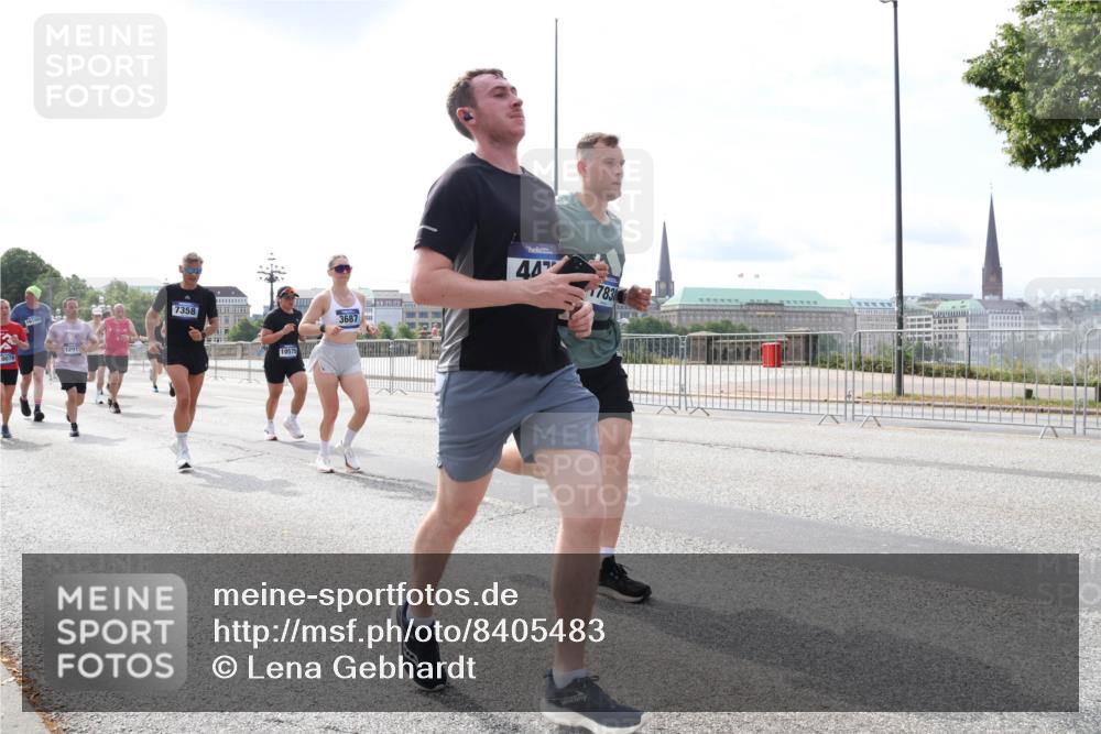 29.06.2025 - hella hamburg halbmarathon Lena Gebhardt http://msf.ph/oto/8405483 29.06.2025 10:16:36 Lombardsbrücke 16100, 0076, 1291, 7358, 10575, 3687, 44, 7838, 1117, 1212, 1240, 1244, 1403, 1599, 1602, 1825, 2347, 2803, 2835, 2912, 3030, 3088, 3134, 3156, 3176, 3450, 3484, 3648, 3687, 4478, 4583, 4637, 5036, 5037, 5294, 6024, 6328, 6488, 6742, 6941, 6948, 7158, 7358, 7360, 7753, 8274, 8295, 8317, 8597, 8619, 8645, 8707, 8847, 8857, 9091, 9208, 9332, 9492, 9601, 9628, 9664, 9676, 9802, 9810, 9881, 10076, 10107, 10139, 10141, 10183, 10232, 10292, 10844, 10990, 11344, 11345 meine-sportfotos.de