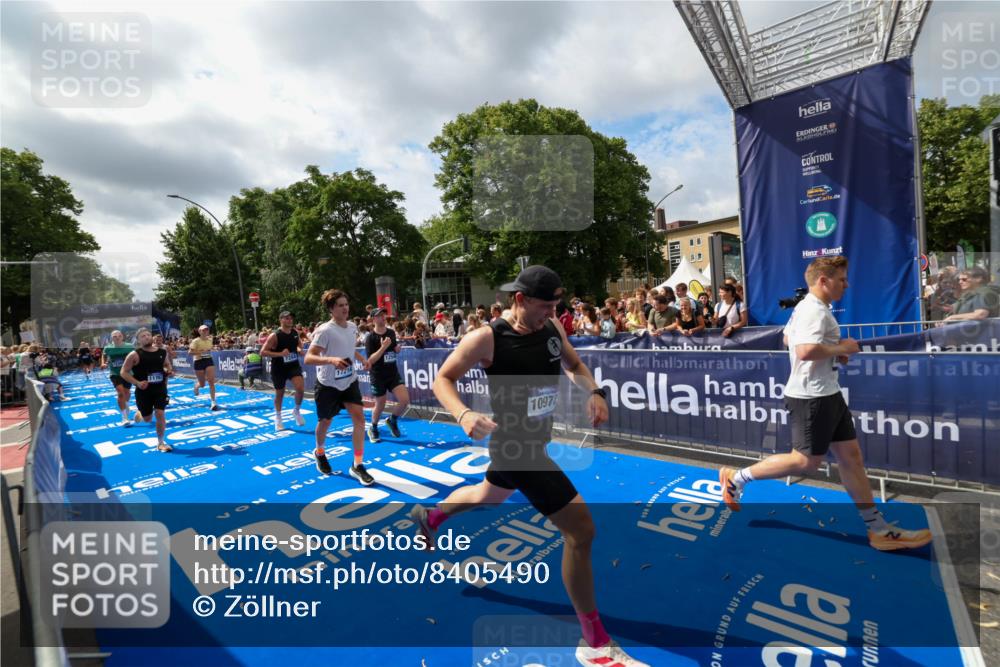 29.06.2025 - hella hamburg halbmarathon Zöllner http://msf.ph/oto/8405490 29.06.2025 10:40:37 Ziel 1912, 7284, 8966, 10978, 11767, 12365, 12540, 15015, 15164, 15542, 17214, 17724, 18192 meine-sportfotos.de