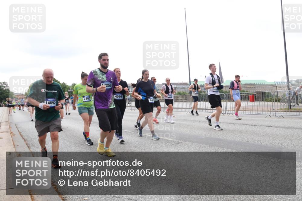 29.06.2025 - hella hamburg halbmarathon Lena Gebhardt http://msf.ph/oto/8405492 29.06.2025 10:50:21 Lombardsbrücke 7305, 14692, 17256, 4090, 16412, 733, 145, 1259, 1487, 1511, 1828, 2047, 3203, 3680, 3701, 3710, 3805, 3897, 4090, 4168, 4870, 4961, 5119, 5131, 5749, 5751, 5997, 6680, 6830, 7505, 7677, 7721, 7722, 7755, 8254, 8299, 8834, 9015, 9605, 9940, 10060, 10286, 10617, 10683, 10744, 11030, 11426, 11696, 11716, 11760, 12079, 13127, 13128, 13309, 13381, 13744, 13846, 13887, 14102, 14144, 14505, 14591, 14940, 15017, 15230, 15416, 15626 meine-sportfotos.de
