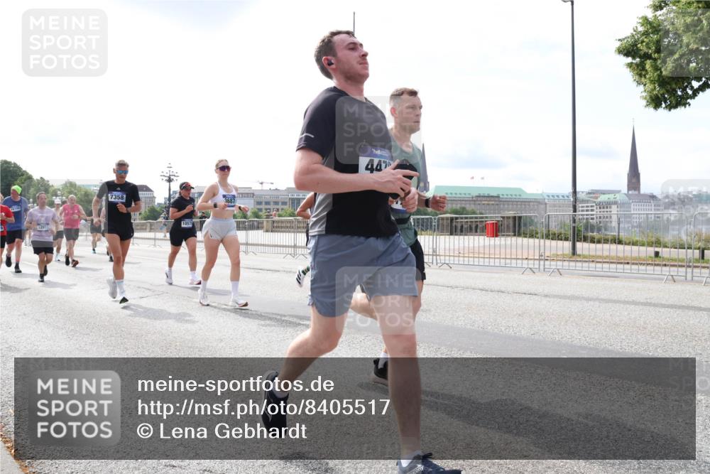 29.06.2025 - hella hamburg halbmarathon Lena Gebhardt http://msf.ph/oto/8405517 29.06.2025 10:16:36 Lombardsbrücke 6, 16100, 12911, 7358, 10575, 3687, 447, 1117, 1212, 1240, 1244, 1403, 1599, 1602, 1825, 2347, 2803, 2835, 2912, 3030, 3088, 3134, 3156, 3176, 3450, 3484, 3648, 3687, 4478, 4583, 4637, 5036, 5037, 5294, 6024, 6328, 6488, 6742, 6941, 6948, 7158, 7358, 7360, 7753, 8274, 8295, 8317, 8597, 8619, 8645, 8707, 8847, 8857, 9091, 9208, 9332, 9492, 9601, 9628, 9664, 9676, 9802, 9810, 9881, 10076, 10107, 10139, 10141, 10183, 10232, 10292, 10844, 10990, 11344, 11345 meine-sportfotos.de