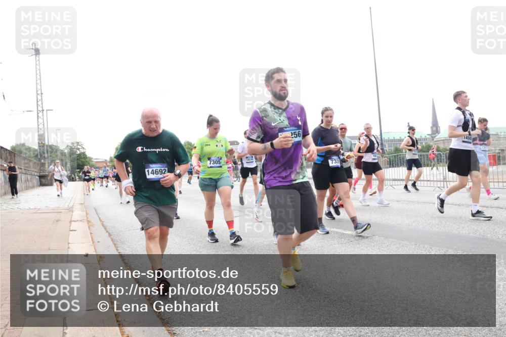 29.06.2025 - hella hamburg halbmarathon Lena Gebhardt http://msf.ph/oto/8405559 29.06.2025 10:50:21 Lombardsbrücke 14692, 7305, 14144, 256, 733, 14505, 1310, 1259, 1487, 1511, 1828, 2047, 3203, 3680, 3701, 3710, 3805, 3897, 4090, 4168, 4870, 4961, 5119, 5131, 5749, 5751, 5997, 6680, 6830, 7505, 7677, 7721, 7722, 7755, 8254, 8299, 8834, 9015, 9605, 9940, 10060, 10286, 10617, 10683, 10744, 11030, 11426, 11696, 11716, 11760, 12079, 13127, 13128, 13309, 13381, 13744, 13846, 13887, 14102, 14144, 14505, 14591, 14940, 15017, 15230, 15416, 15626 meine-sportfotos.de