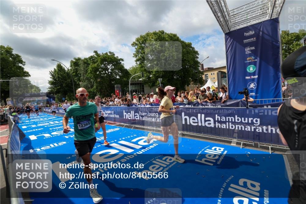29.06.2025 - hella hamburg halbmarathon Zöllner http://msf.ph/oto/8405566 29.06.2025 10:40:39 Ziel 1912, 2324, 4843, 7284, 11767, 12365, 12540, 12865, 14272, 14820, 15015, 15164, 15493, 15542, 16599, 17214, 17724, 18192, 18399 meine-sportfotos.de