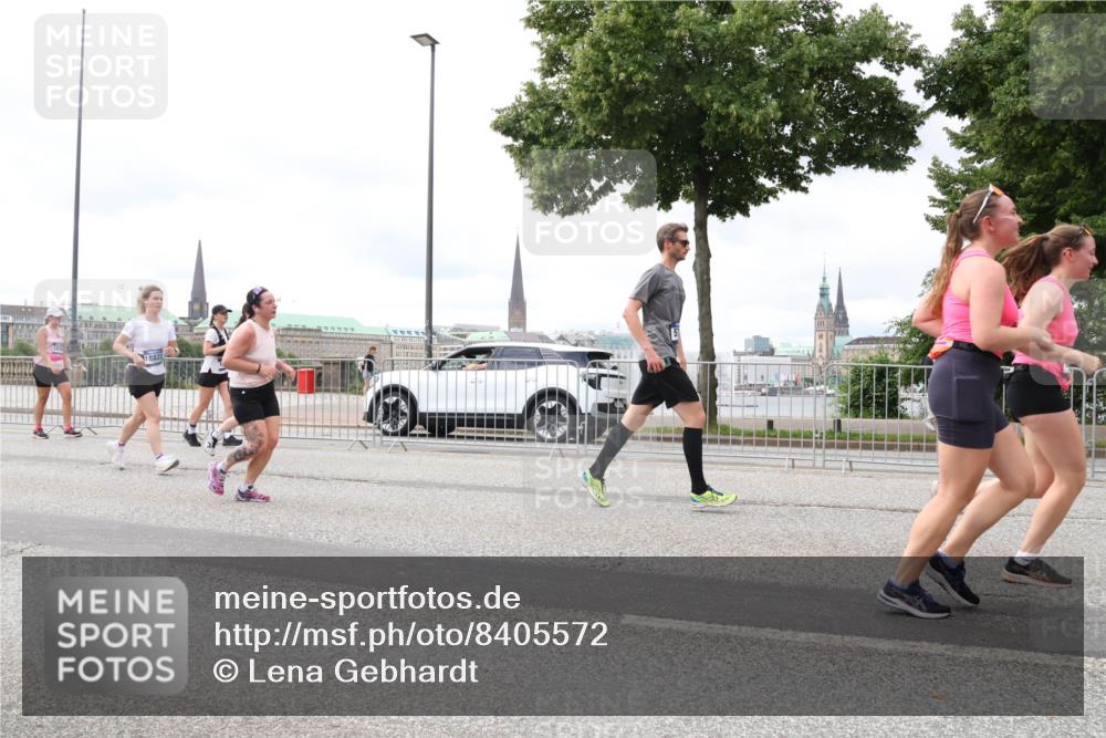 29.06.2025 - hella hamburg halbmarathon Lena Gebhardt http://msf.ph/oto/8405572 29.06.2025 10:58:39 Lombardsbrücke 1001, 1326, 1365, 1380, 1514, 1646, 1845, 2043, 2057, 2449, 2649, 2929, 3416, 3540, 3565, 3868, 4042, 4043, 4117, 4225, 4294, 5104, 5159, 5655, 5732, 5782, 5988, 6010, 6330, 6341, 6554, 6588, 6633, 6638, 6702, 6825, 6927, 7095, 7096, 7262, 7443, 7617, 7664, 7870, 7933, 7957, 7967, 8076, 8489, 8545, 8547, 8592, 8701, 8752, 9123, 9221, 9225, 9239, 9563, 9636, 9889, 9960, 9982, 10498 meine-sportfotos.de
