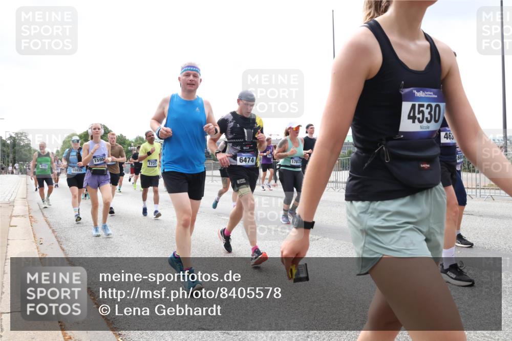 29.06.2025 - hella hamburg halbmarathon Lena Gebhardt http://msf.ph/oto/8405578 29.06.2025 10:41:15 Lombardsbrücke 4775, 10835, 1595, 6474, 1731, 17872, 4530, 465, 1317, 1536, 1542, 1731, 2229, 2258, 2299, 2805, 2858, 3344, 3532, 3533, 3623, 3694, 4234, 4412, 4415, 4530, 4610, 4638, 4774, 4775, 5086, 5225, 5549, 5688, 5689, 5753, 5928, 5942, 6088, 6098, 6250, 6289, 6474, 6793, 6842, 6894, 7022, 7023, 7293, 7661, 7821, 7829, 8293, 8385, 8429, 8430, 8586, 8751, 8769, 8878, 8992, 9009, 9237, 9962, 10181, 10269, 10348, 10407, 10483, 10644, 10835, 11053, 11166 meine-sportfotos.de