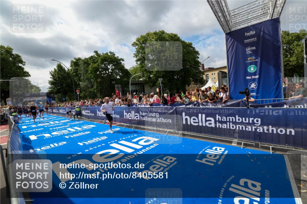 29.06.2025 - hella hamburg halbmarathon Zöllner http://msf.ph/oto/8405581 29.06.2025 10:40:41 Ziel 1912, 2324, 2714, 4843, 7622, 9294, 12365, 12865, 14272, 14820, 15015, 15493, 15542, 16599, 17724, 18192, 18399 meine-sportfotos.de