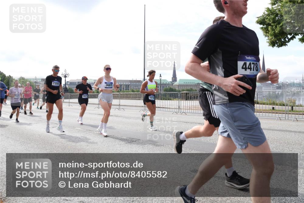 29.06.2025 - hella hamburg halbmarathon Lena Gebhardt http://msf.ph/oto/8405582 29.06.2025 10:16:36 Lombardsbrücke 12911, 7358, 10575, 3687, 1674, 4478, 1117, 1212, 1240, 1244, 1403, 1599, 1602, 1825, 2347, 2803, 2835, 2912, 3030, 3088, 3134, 3156, 3176, 3450, 3484, 3648, 3687, 4478, 4583, 4637, 5036, 5037, 5294, 6024, 6328, 6488, 6742, 6941, 6948, 7158, 7358, 7360, 7753, 8274, 8295, 8317, 8597, 8619, 8645, 8707, 8847, 8857, 9091, 9208, 9332, 9492, 9601, 9628, 9664, 9676, 9802, 9810, 9881, 10076, 10107, 10139, 10141, 10183, 10232, 10292, 10844, 10990, 11344, 11345 meine-sportfotos.de