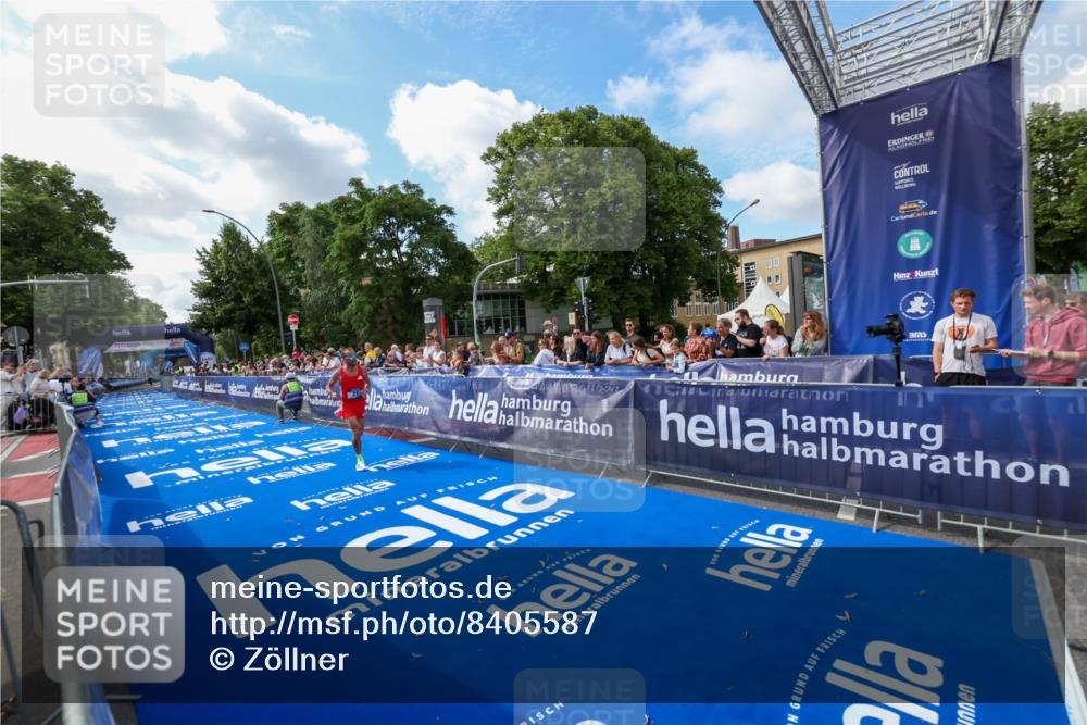 29.06.2025 - hella hamburg halbmarathon Zöllner http://msf.ph/oto/8405587 29.06.2025 10:05:14 Ziel 21, 20052, 20518 meine-sportfotos.de