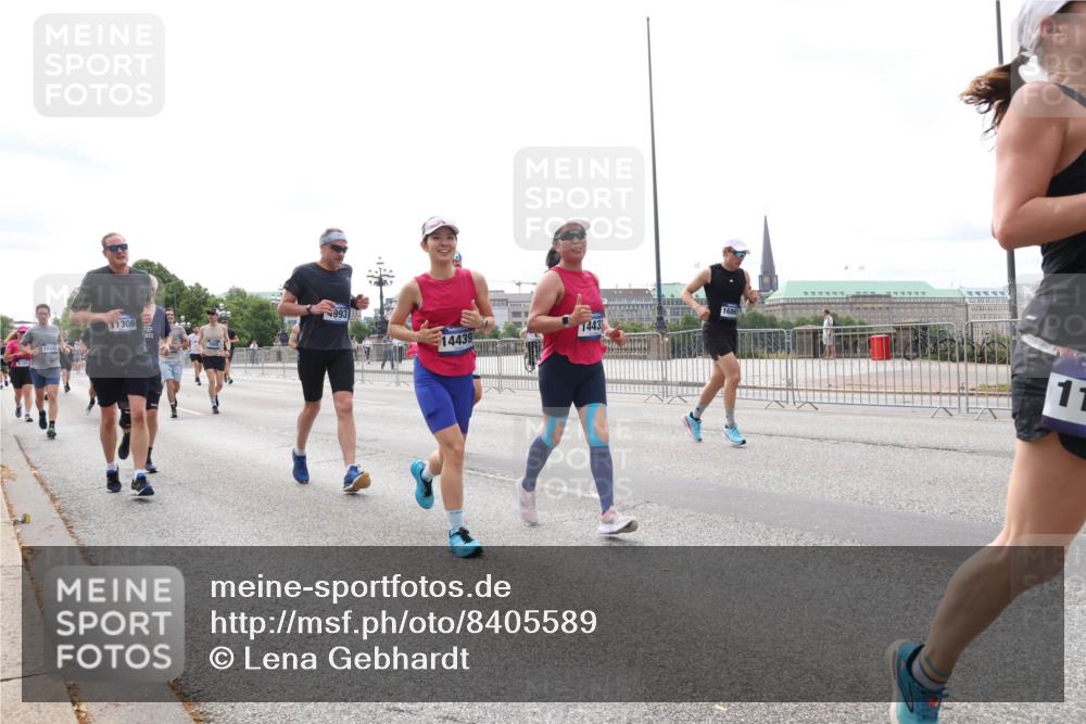 29.06.2025 - hella hamburg halbmarathon Lena Gebhardt http://msf.ph/oto/8405589 29.06.2025 10:24:17 Lombardsbrücke 11306, 993, 14439, 1443, 16861, 11, 1005, 1009, 1064, 1389, 1395, 1444, 1545, 2132, 2477, 2489, 3013, 3053, 3185, 3285, 3421, 3579, 3786, 4111, 4122, 4162, 4464, 4597, 4684, 4719, 4990, 4993, 5039, 5055, 5138, 5258, 5260, 5358, 5661, 5954, 6478, 6524, 6526, 7013, 7426, 7528, 7920, 7975, 8141, 8149, 8167, 8187, 8297, 8502, 8717, 9063, 9217, 9603, 11044, 11306, 11347, 11415, 12210, 13111, 13113, 13380, 13573, 13638, 13711, 14143 meine-sportfotos.de
