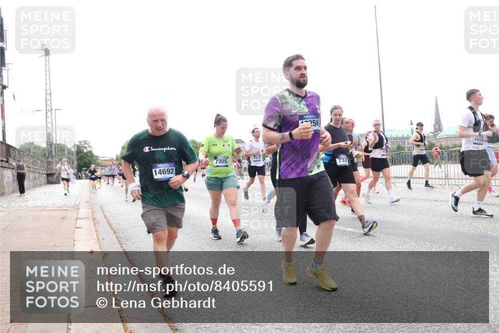 29.06.2025 - hella hamburg halbmarathon Lena Gebhardt http://msf.ph/oto/8405591 29.06.2025 10:50:21 Lombardsbrücke 14692, 14144, 7305, 256, 7339, 14505, 13, 1259, 1487, 1511, 1828, 2047, 3203, 3680, 3701, 3710, 3805, 3897, 4090, 4168, 4870, 4961, 5119, 5131, 5749, 5751, 5997, 6680, 6830, 7505, 7677, 7721, 7722, 7755, 8254, 8299, 8834, 9015, 9605, 9940, 10060, 10286, 10617, 10683, 10744, 11030, 11426, 11696, 11716, 11760, 12079, 13127, 13128, 13309, 13381, 13744, 13846, 13887, 14102, 14144, 14505, 14591, 14940, 15017, 15230, 15416, 15626 meine-sportfotos.de