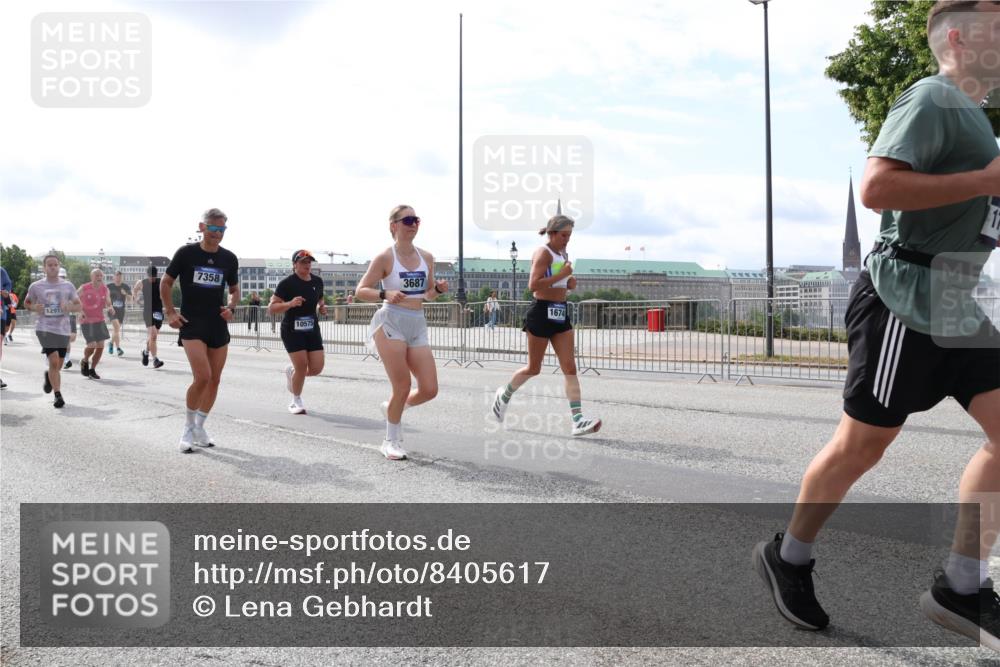 29.06.2025 - hella hamburg halbmarathon Lena Gebhardt http://msf.ph/oto/8405617 29.06.2025 10:16:37 Lombardsbrücke 1291, 7358, 10575, 3687, 1674, 17, 1117, 1212, 1240, 1244, 1403, 1599, 1602, 1825, 2347, 2803, 2835, 2912, 3030, 3088, 3134, 3156, 3176, 3450, 3484, 3648, 3687, 4478, 4583, 4637, 5036, 5037, 5294, 6024, 6328, 6488, 6742, 6941, 6948, 7158, 7358, 7360, 7753, 7924, 8295, 8317, 8597, 8619, 8645, 8707, 8847, 8857, 9091, 9208, 9332, 9492, 9601, 9628, 9664, 9676, 9810, 9881, 10076, 10139, 10141, 10183, 10232, 10292, 10844, 10990, 11344, 11345 meine-sportfotos.de