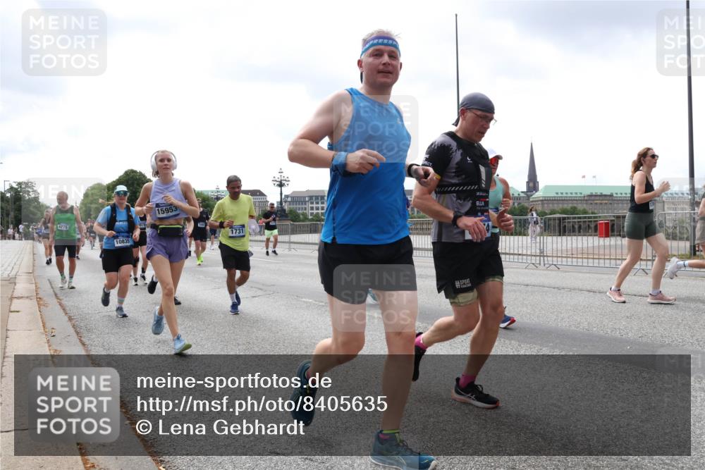 29.06.2025 - hella hamburg halbmarathon Lena Gebhardt http://msf.ph/oto/8405635 29.06.2025 10:41:16 Lombardsbrücke 4775, 10835, 15953, 1731, 1317, 1536, 1542, 1731, 2229, 2258, 2805, 2858, 3344, 3532, 3533, 3623, 3694, 4234, 4412, 4415, 4530, 4610, 4638, 4774, 4775, 5086, 5225, 5549, 5688, 5689, 5753, 5928, 5942, 6088, 6098, 6250, 6474, 6793, 6842, 6894, 7022, 7023, 7293, 7661, 7821, 7829, 8293, 8385, 8429, 8430, 8586, 8751, 8769, 8878, 8992, 9009, 9237, 9962, 10181, 10269, 10348, 10407, 10483, 10644, 10835, 11053, 11166 meine-sportfotos.de