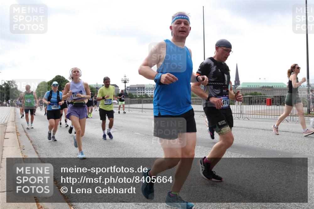 29.06.2025 - hella hamburg halbmarathon Lena Gebhardt http://msf.ph/oto/8405664 29.06.2025 10:41:16 Lombardsbrücke 4775, 10835, 1731, 474, 1317, 1536, 1542, 1731, 2229, 2258, 2805, 2858, 3344, 3532, 3533, 3623, 3694, 4234, 4412, 4415, 4530, 4610, 4638, 4774, 4775, 5086, 5225, 5549, 5688, 5689, 5753, 5928, 5942, 6088, 6098, 6250, 6474, 6793, 6842, 6894, 7022, 7023, 7293, 7661, 7821, 7829, 8293, 8385, 8429, 8430, 8586, 8751, 8769, 8878, 8992, 9009, 9237, 9962, 10181, 10269, 10348, 10407, 10483, 10644, 10835, 11053, 11166 meine-sportfotos.de