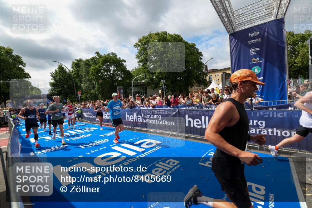 29.06.2025 - hella hamburg halbmarathon Zöllner http://msf.ph/oto/8405669 29.06.2025 10:40:45 Ziel 1882, 1912, 2324, 2714, 2750, 4634, 4843, 4889, 5014, 5026, 5745, 7080, 7622, 8074, 8629, 9294, 10900, 12865, 14092, 14272, 14820, 15351, 15493, 15542, 16201, 16249, 16599, 17486, 17724, 18399 meine-sportfotos.de