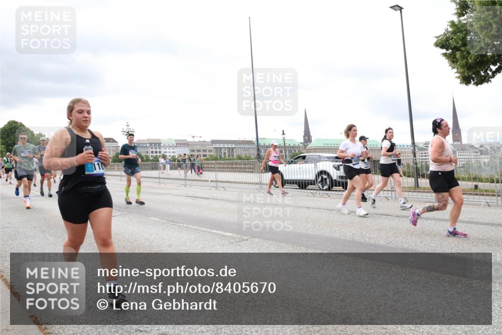 29.06.2025 - hella hamburg halbmarathon Lena Gebhardt http://msf.ph/oto/8405670 29.06.2025 10:58:40 Lombardsbrücke 16, 1001, 1326, 1365, 1380, 1514, 1646, 1845, 2043, 2057, 2449, 2649, 2929, 3416, 3540, 3565, 3868, 4042, 4043, 4117, 4225, 4294, 4577, 4648, 5104, 5159, 5655, 5732, 5782, 5988, 6010, 6330, 6341, 6554, 6588, 6633, 6638, 6702, 6825, 6927, 7095, 7096, 7262, 7443, 7617, 7664, 7870, 7933, 7957, 7967, 8076, 8489, 8545, 8547, 8592, 8701, 8752, 9123, 9221, 9225, 9239, 9563, 9636, 9889, 9960, 9982, 10498 meine-sportfotos.de