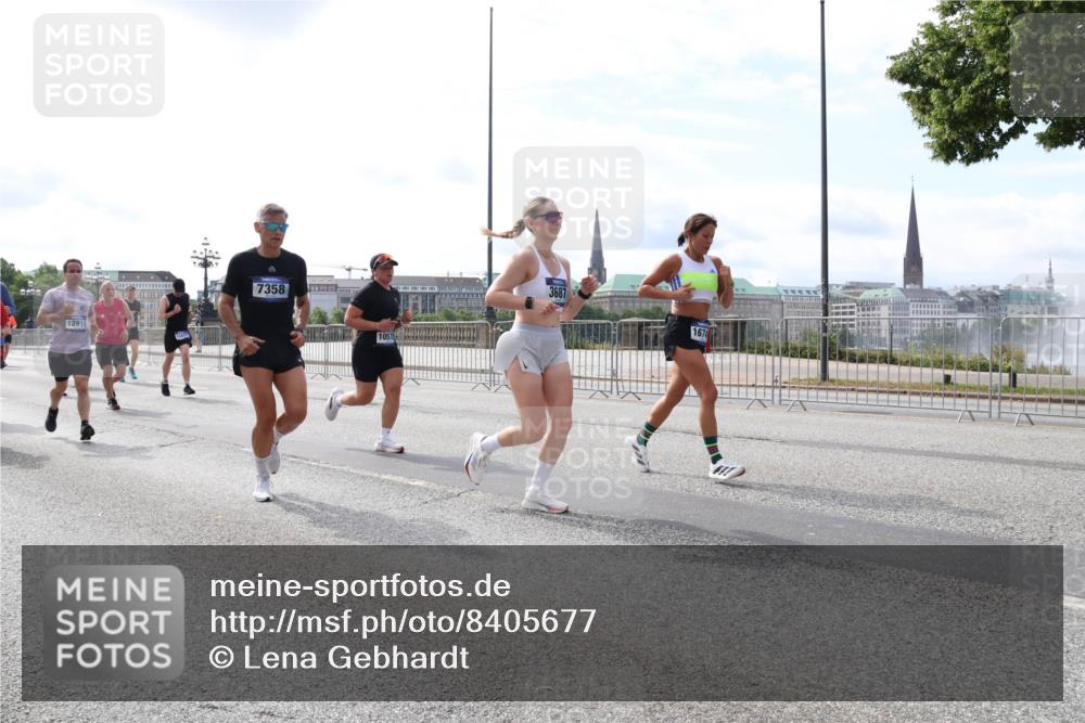29.06.2025 - hella hamburg halbmarathon Lena Gebhardt http://msf.ph/oto/8405677 29.06.2025 10:16:37 Lombardsbrücke 12911, 7358, 3687, 1117, 1212, 1240, 1244, 1403, 1599, 1602, 1825, 2347, 2803, 2835, 2912, 3030, 3088, 3134, 3156, 3176, 3450, 3484, 3648, 3687, 4478, 4583, 4637, 5036, 5037, 5294, 6024, 6328, 6488, 6742, 6941, 6948, 7158, 7358, 7360, 7753, 7924, 8295, 8317, 8597, 8619, 8645, 8707, 8847, 8857, 9091, 9208, 9332, 9492, 9601, 9628, 9664, 9676, 9810, 9881, 10076, 10139, 10141, 10183, 10232, 10292, 10844, 10990, 11344, 11345 meine-sportfotos.de